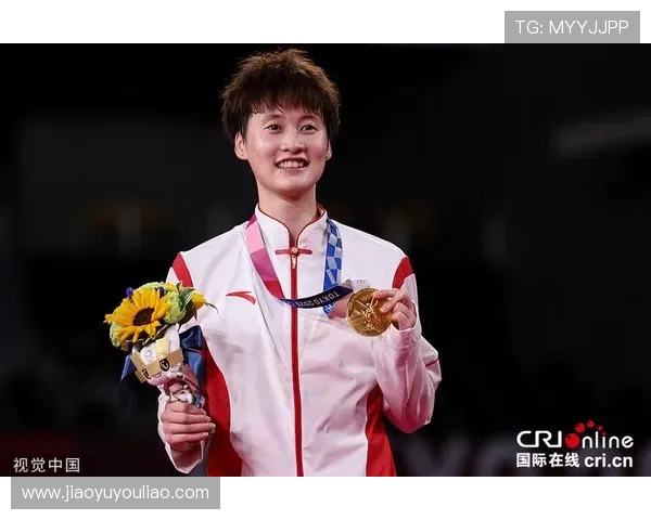 《东京奥运会羽毛球赛场再掀高潮 中国选手勇夺金牌书写历史新篇章》 《东京奥运会羽毛球赛场再掀高潮 中国选手勇夺金牌书写历史新篇章》