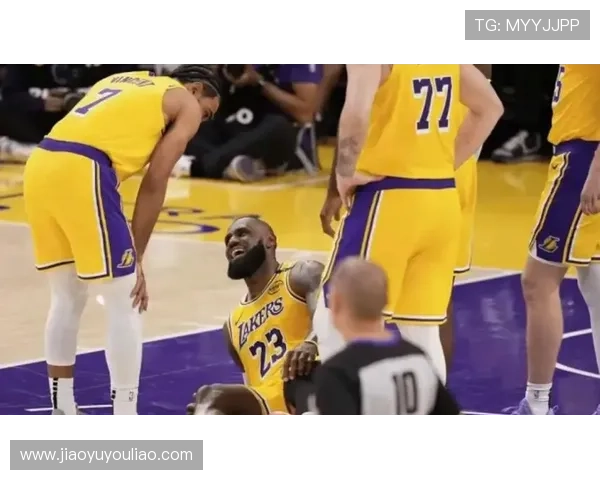 詹姆斯重返赛场引关注 关键时刻湖人迎战勇士迎接季后赛挑战